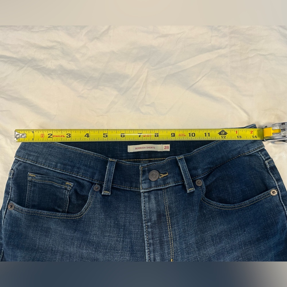 Levi’s Bermuda Denim Shorts Women’s Size 28 Mid Rise Dark Wash Stretch - Picture 6 of 6